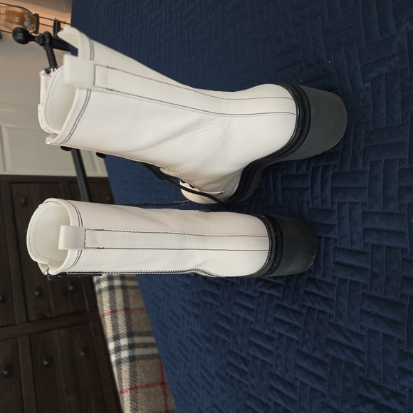 Michael kors boots - Picture 2 of 7